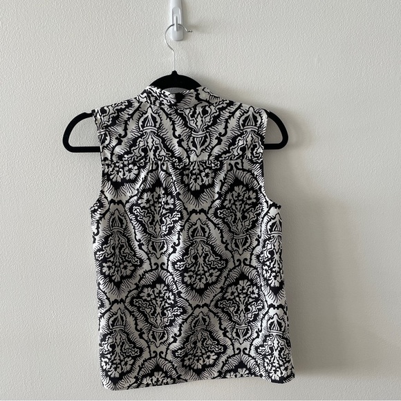 Juicy Couture black and white print sleeveless blouse with bow. Size XS. - Picture 2 of 5